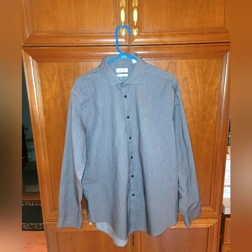 Calvin Klein Button Down 34x35 x17